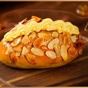 Bánh Mì Kem Hạnh Nhân